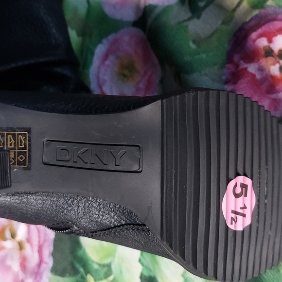 DKNY boots 5.5 - Picture 3 of 5